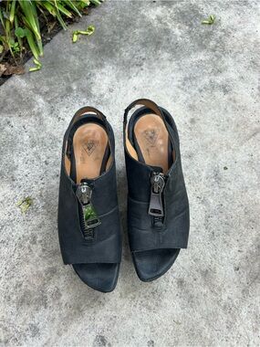 John Fluevog Black Prepare 2.0 Tent Open Toe Platform Sandal, size 7